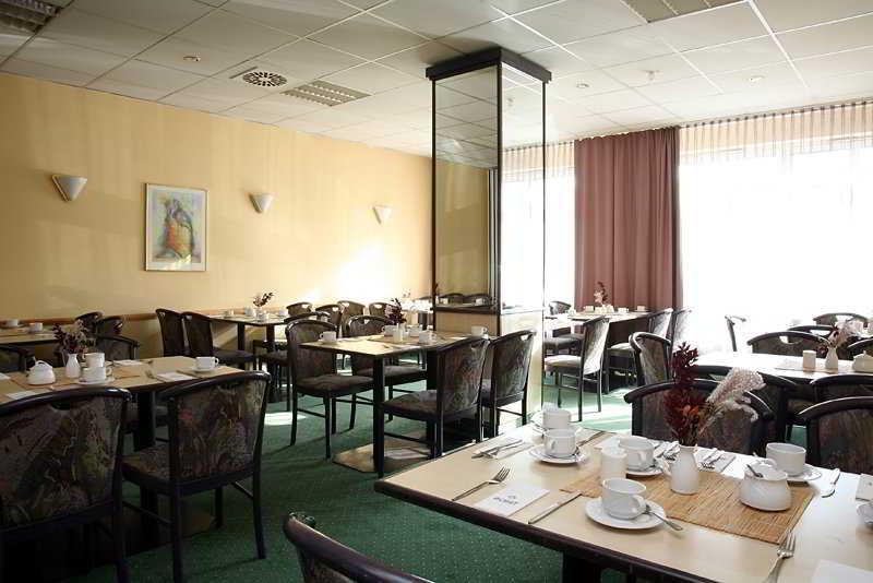 Achat Hotel Chemnitz Restaurant photo